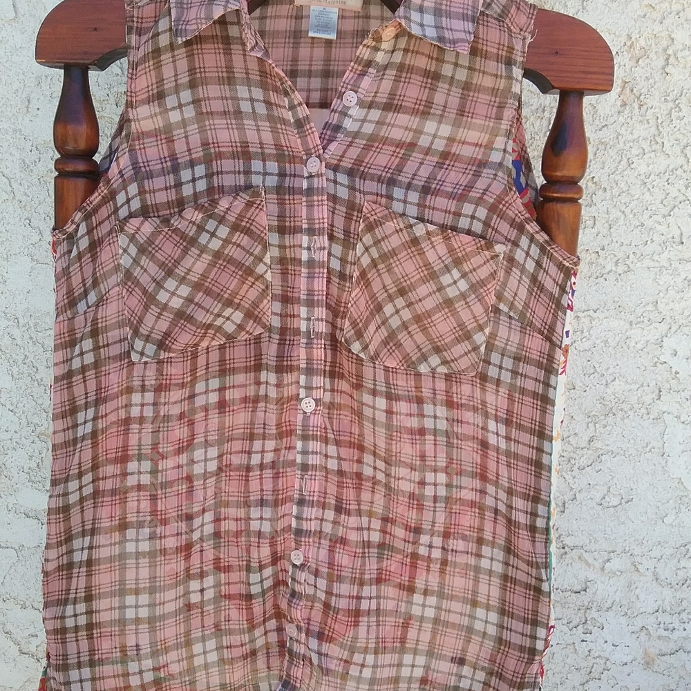 ZOE & ROSE SLEEVELESS BLOUSE.